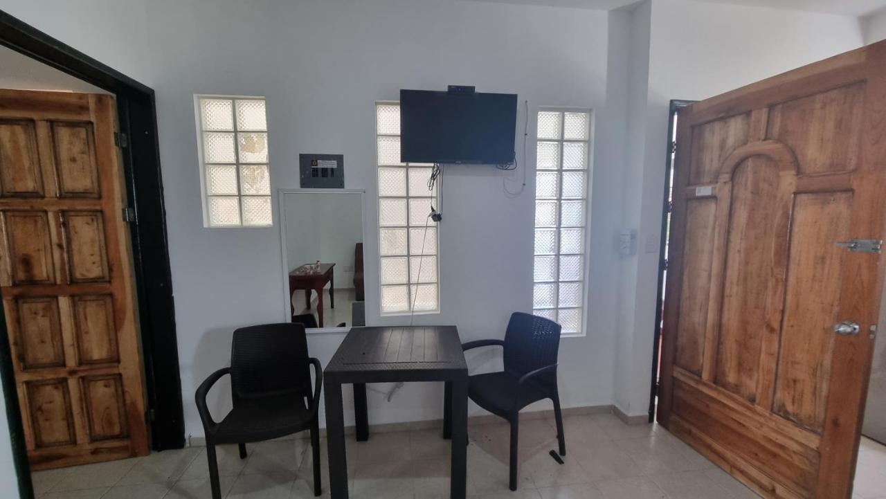 A Una Calle Del Ado 5Ta Avenida Playa del Carmen Exterior photo