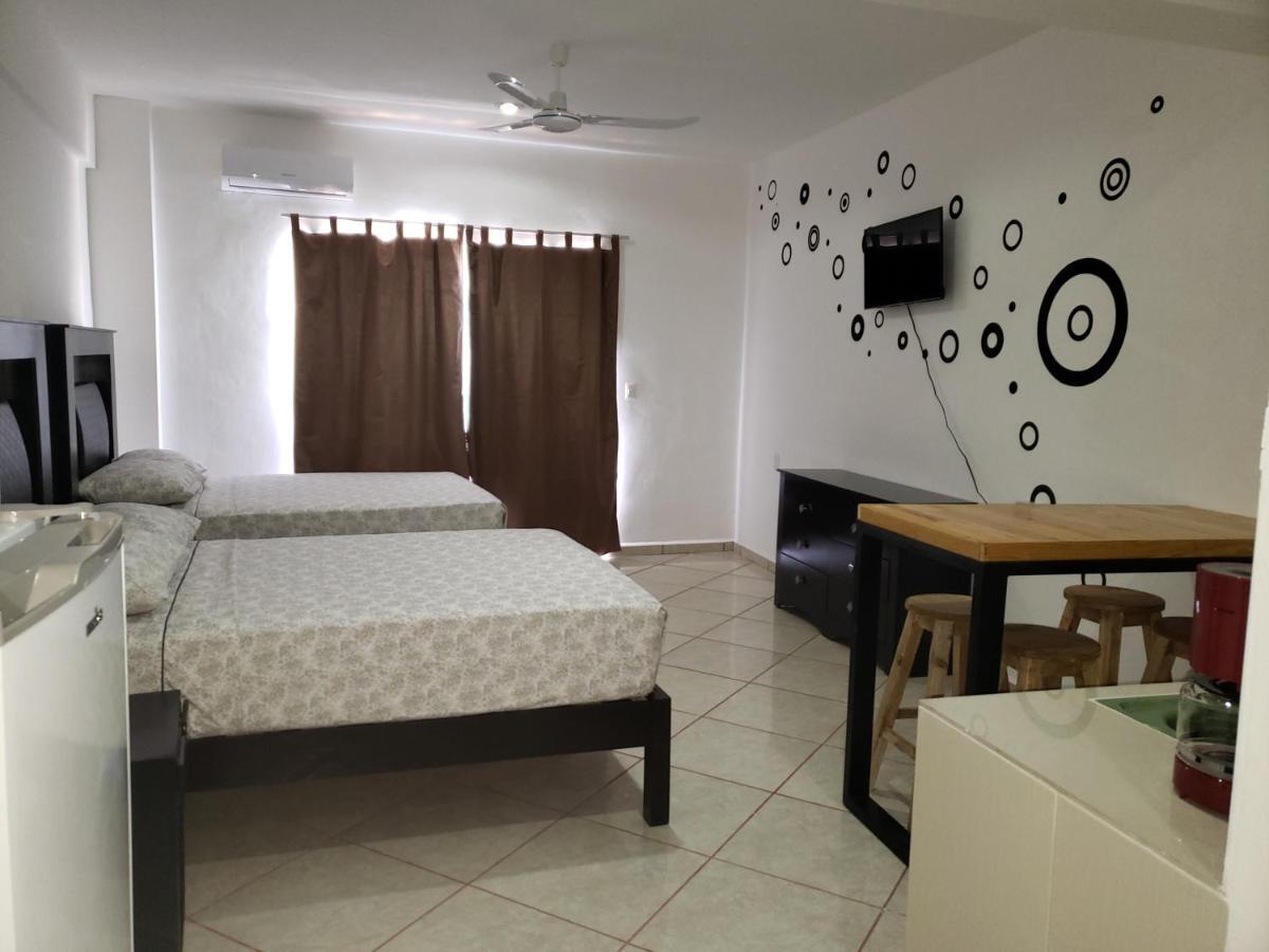 A Una Calle Del Ado 5Ta Avenida Playa del Carmen Exterior photo